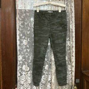 Social standard High rise skinny army pants size 10 women’s brand new w/0 tags